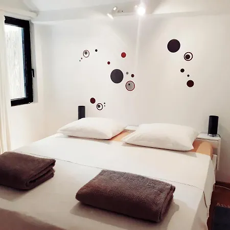 Seaview Lozica شقة *